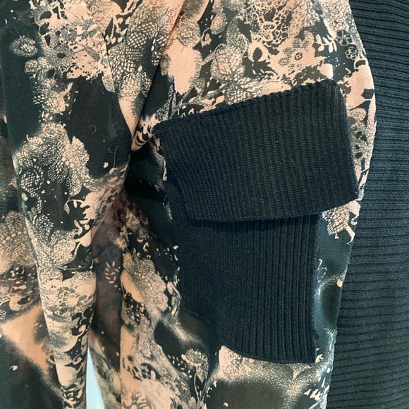 Tesori Women's Black and Pink light weight  Jacket - Picture 3 of 6